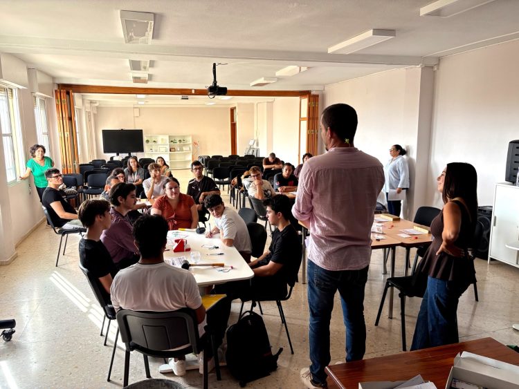 El Gobierno de Canarias trabaja con las personas jóvenes para detectar y paliar la soledad no deseada