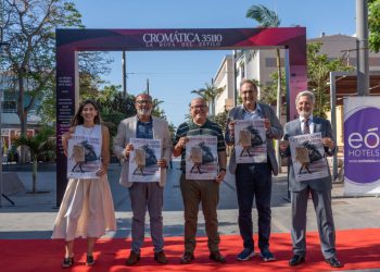 La Zona Comercial Abierta de Vecindario se convierte en una pasarela con cincuenta modelos del municipio