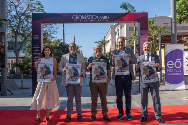 La Zona Comercial Abierta de Vecindario se convierte en una pasarela con cincuenta modelos del municipio