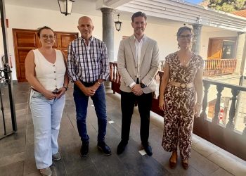 Conchi Narváez exige adaptar los colegios al calor mientras critica que el gobierno local gaste 1,5 millones en aire acondicionado para sus oficinas