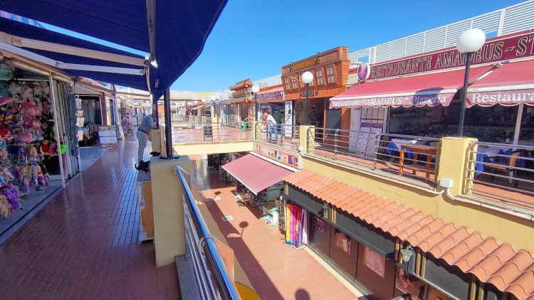 La Policía Local detiene a un hombre por presunta venta de cocaína en el Centro Comercial Europa